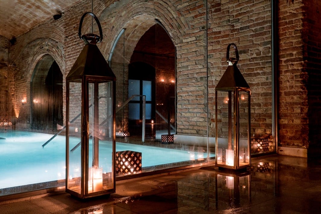 aire-3 Barcelona A picture of a spa pool inspired by ancient roman baths